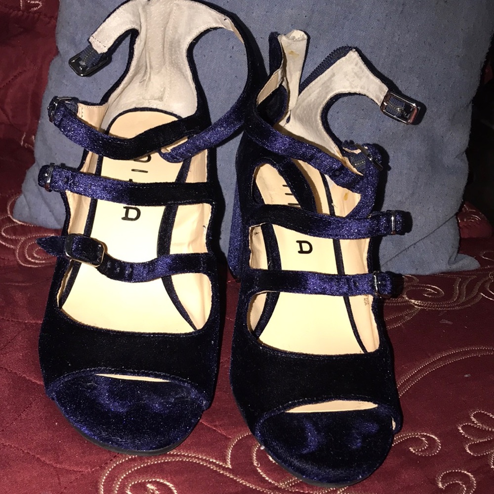 Heels - Picture 2 of 2